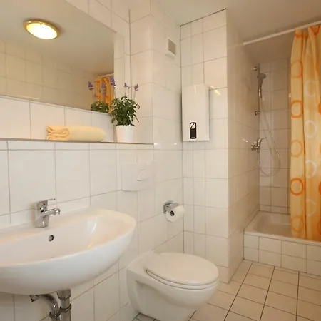 1 Apartment